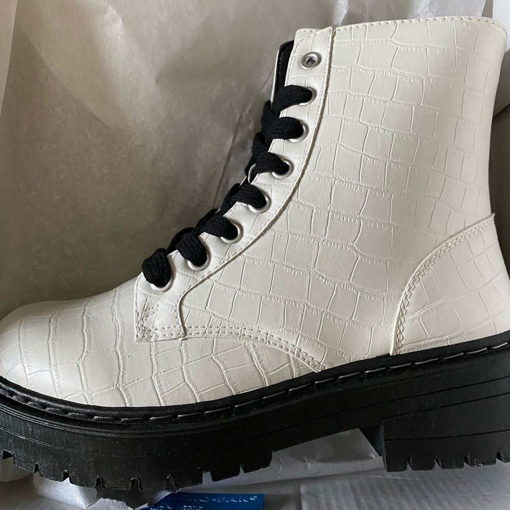 White combat boot NWT